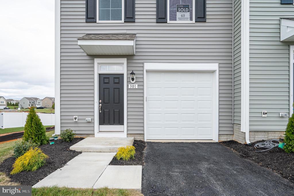 301 HILLSDALE PLACE