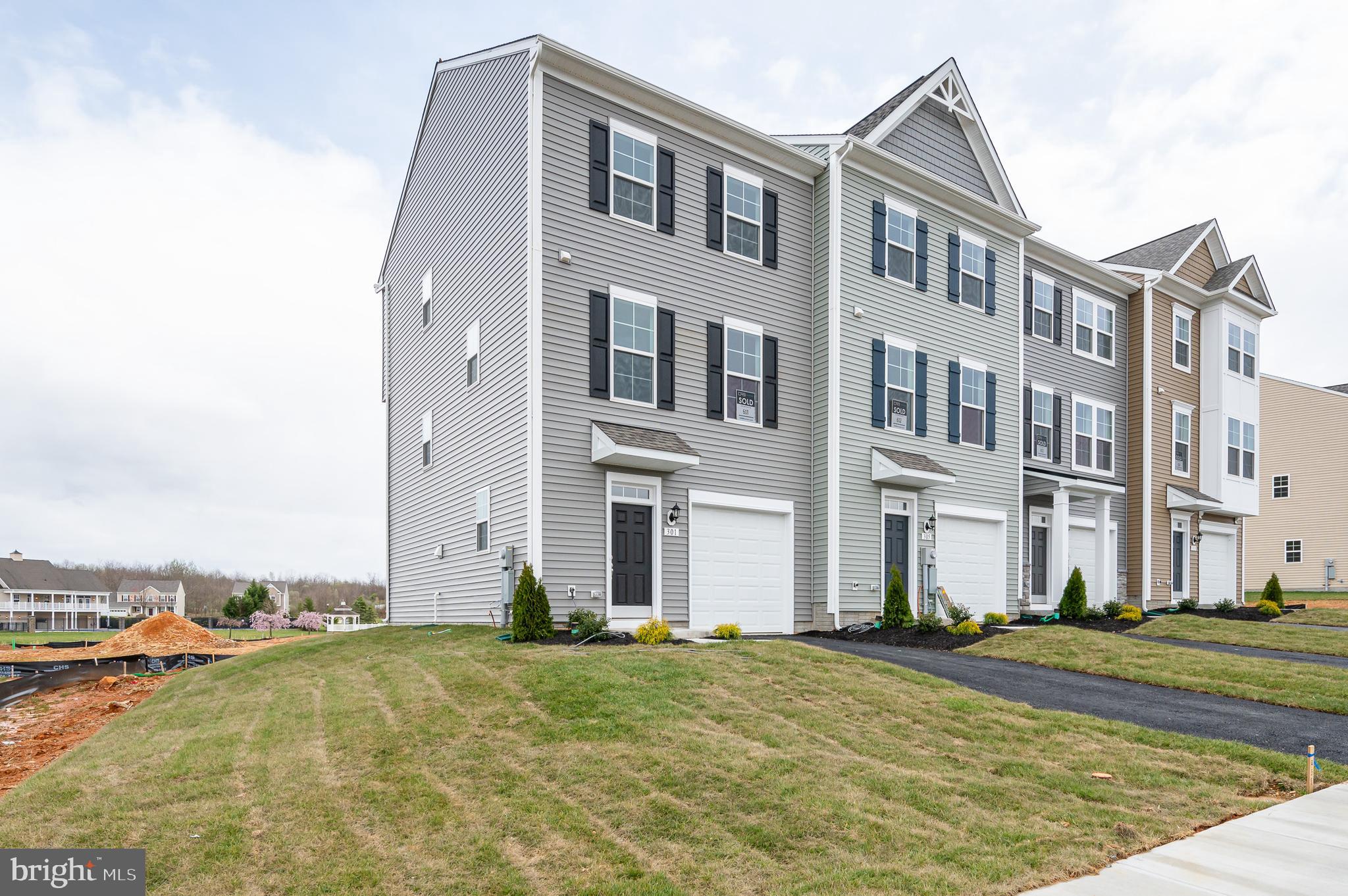 301 HILLSDALE PLACE