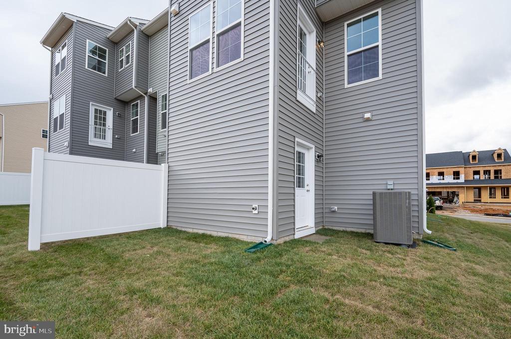 301 HILLSDALE PLACE