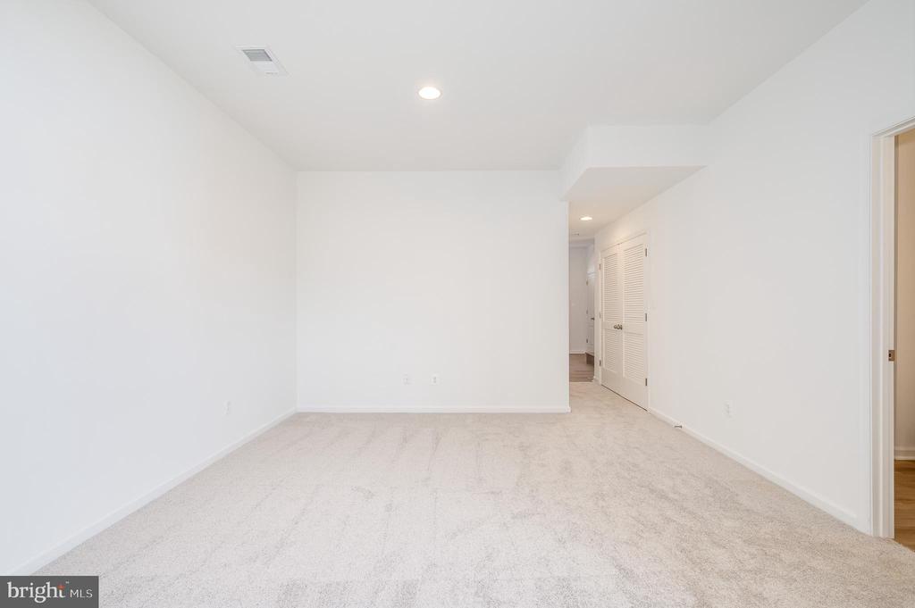 301 HILLSDALE PLACE