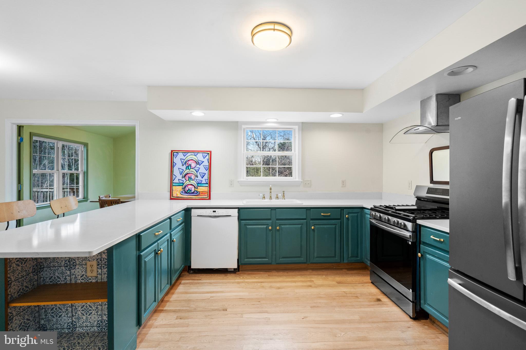 280 LEISURE WAY