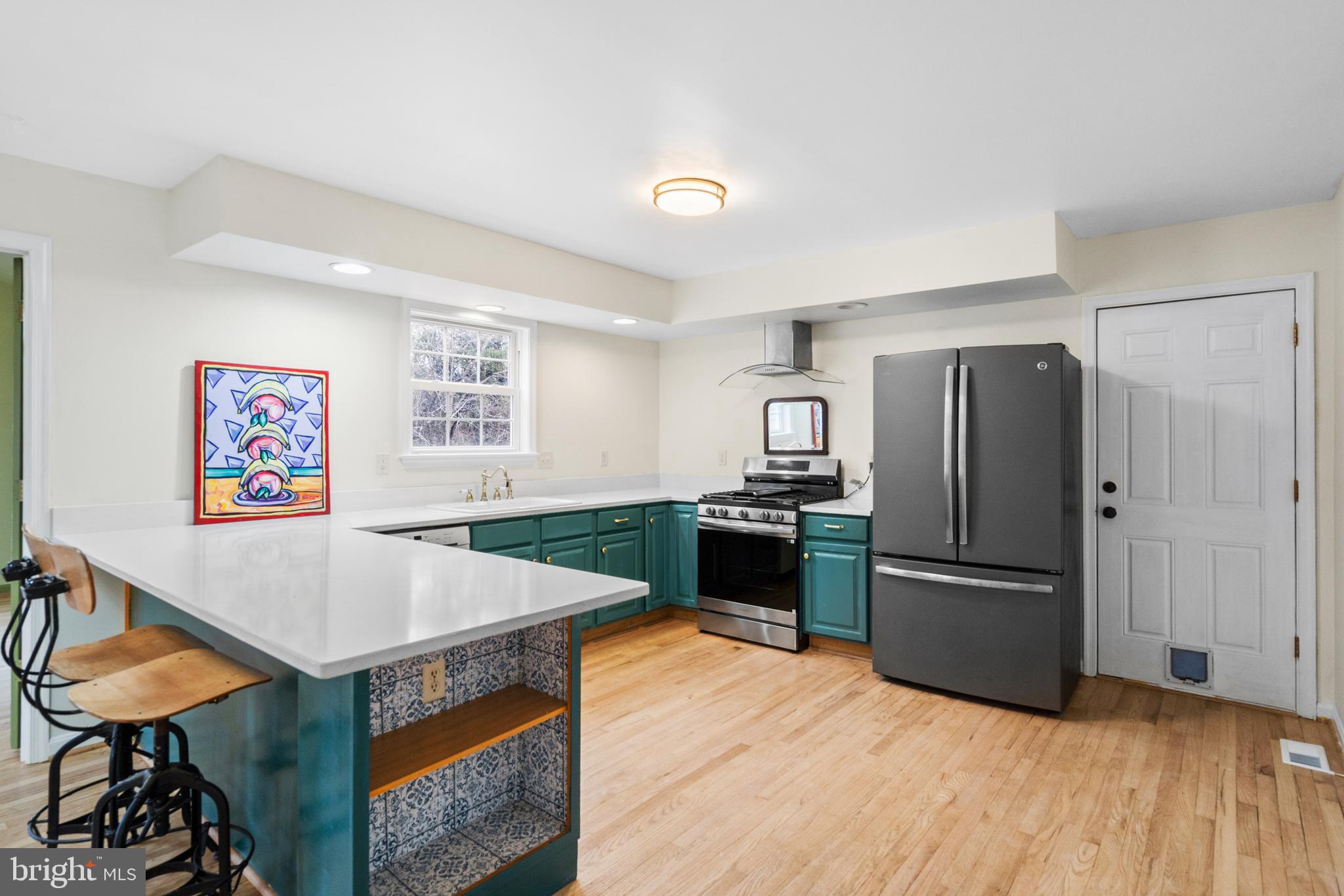 280 LEISURE WAY