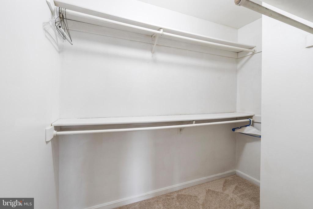 280 LEISURE WAY