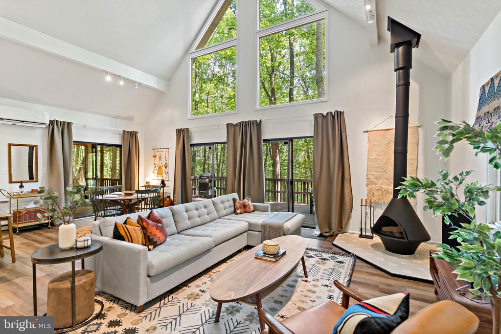114 LIMESTONE LANE