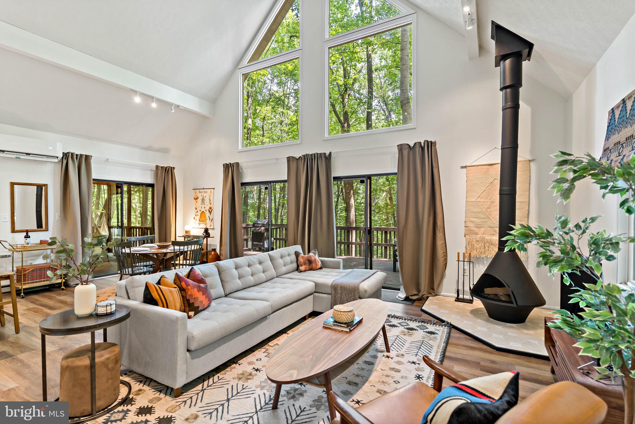 114 LIMESTONE LANE