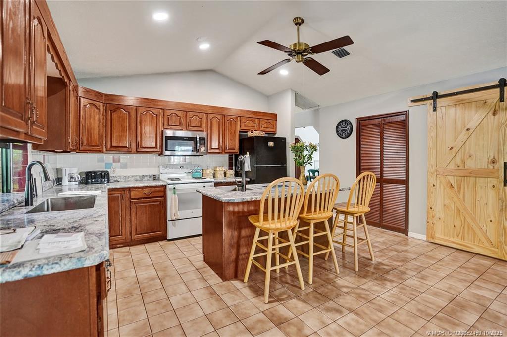 4706 SE Manatee Terrace