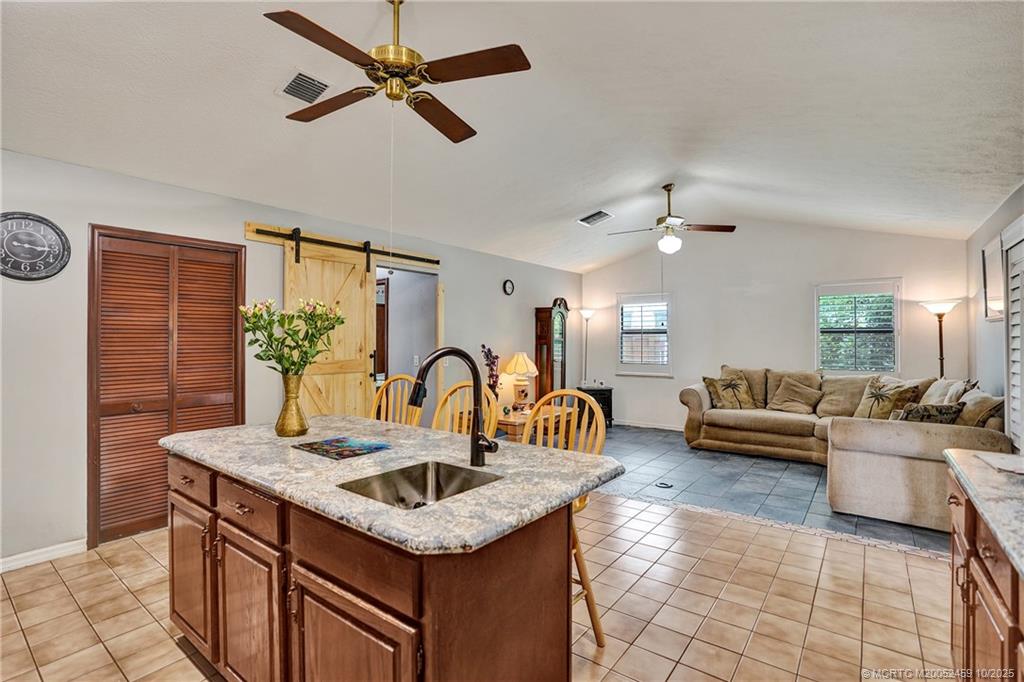 4706 SE Manatee Terrace