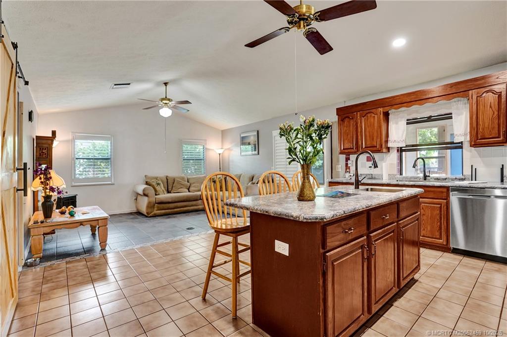 4706 SE Manatee Terrace