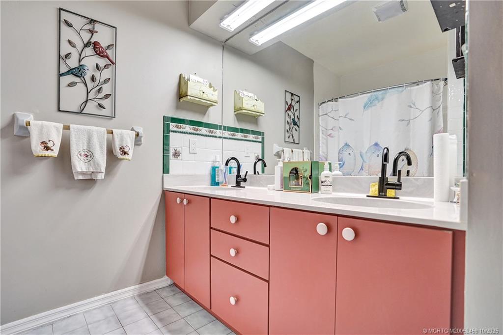 4706 SE Manatee Terrace