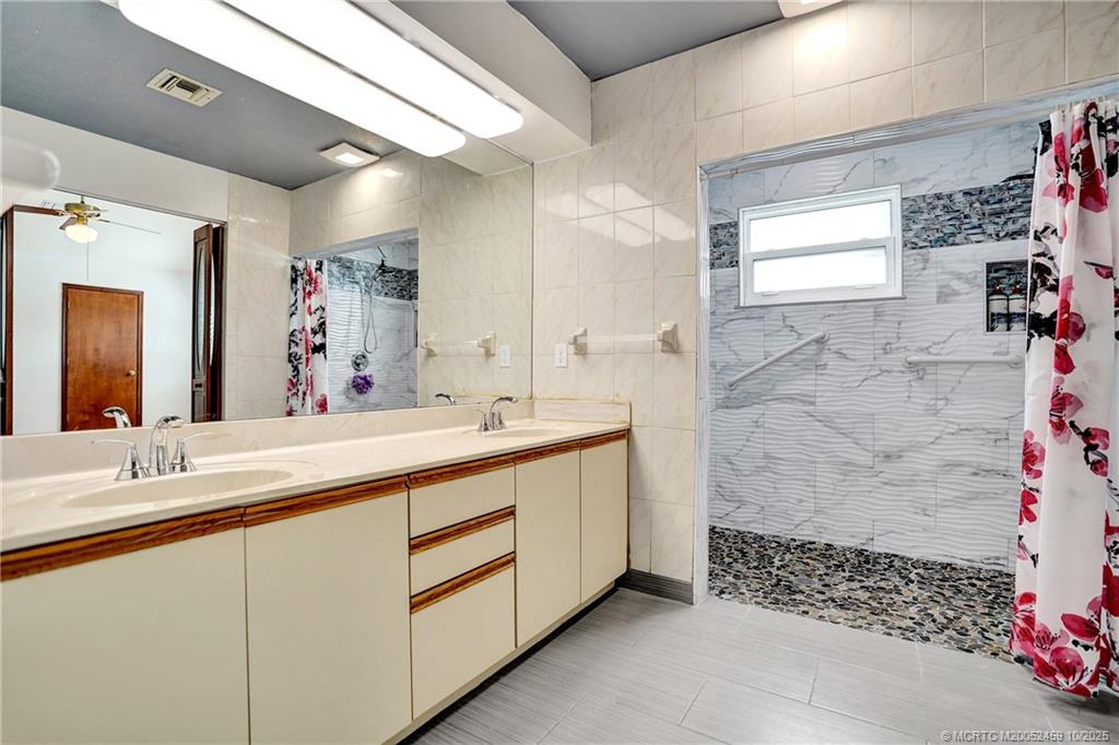 4706 SE Manatee Terrace