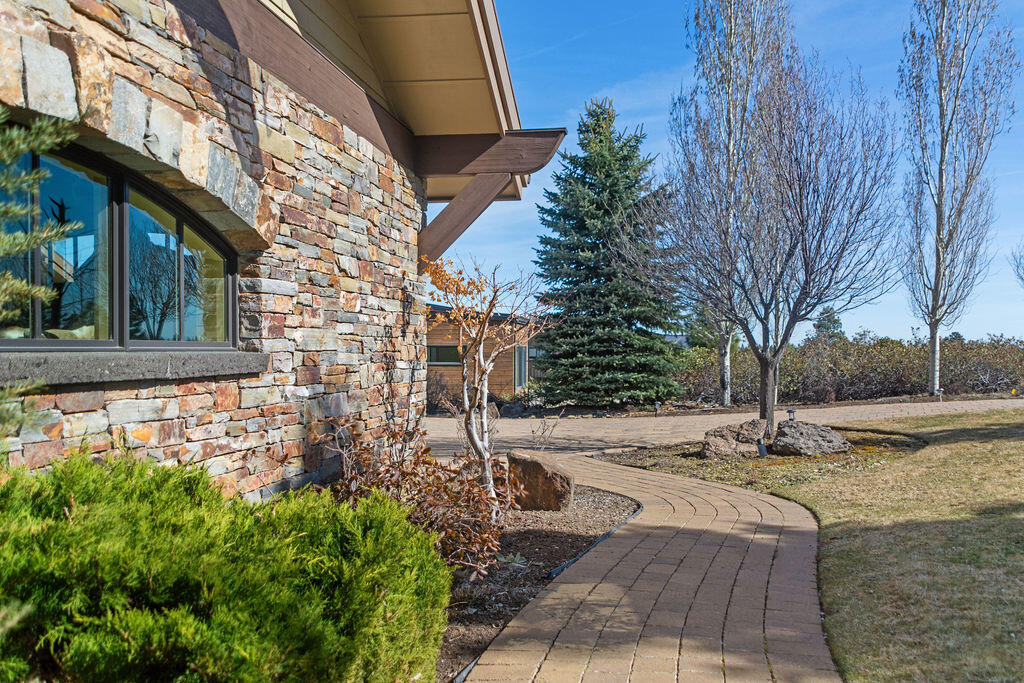 61451 Skene Trail