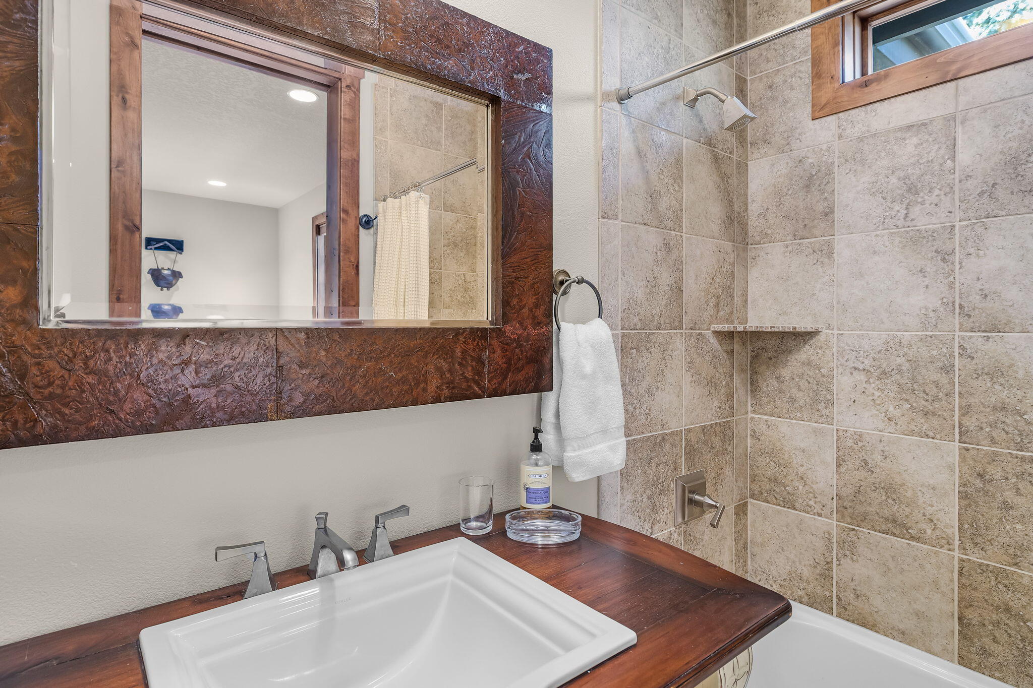 61548 Tam McArthur Loop