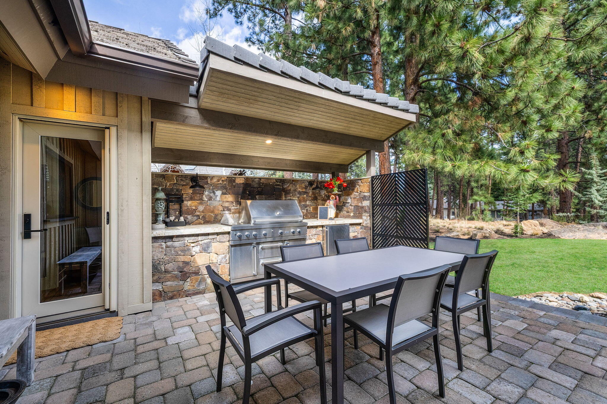 61727 Tam McArthur Loop