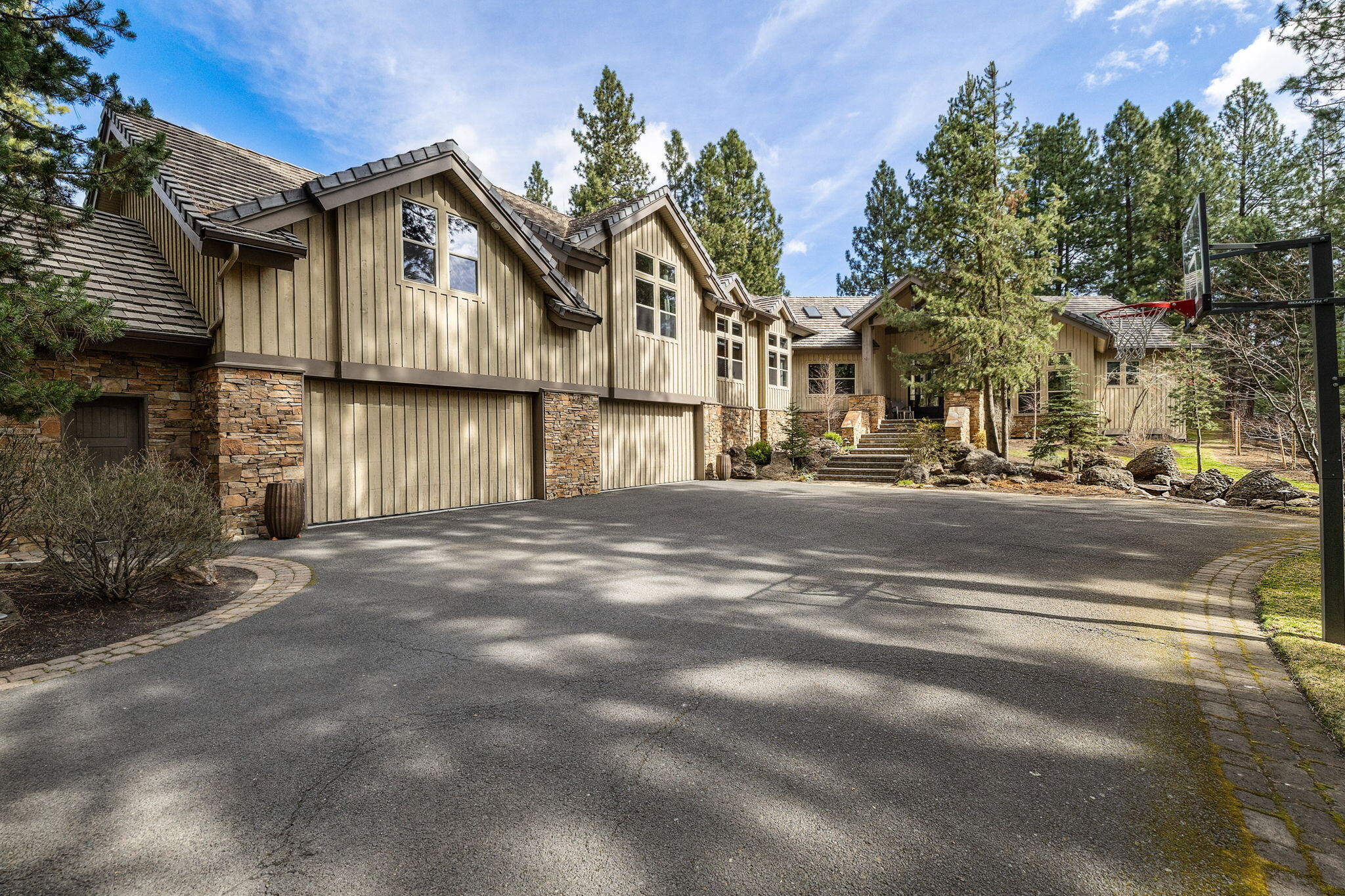 61727 Tam McArthur Loop