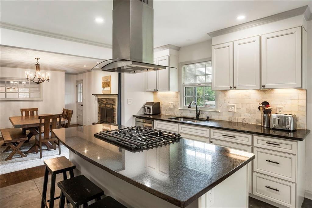 2710 Beverly Hills Drive NE