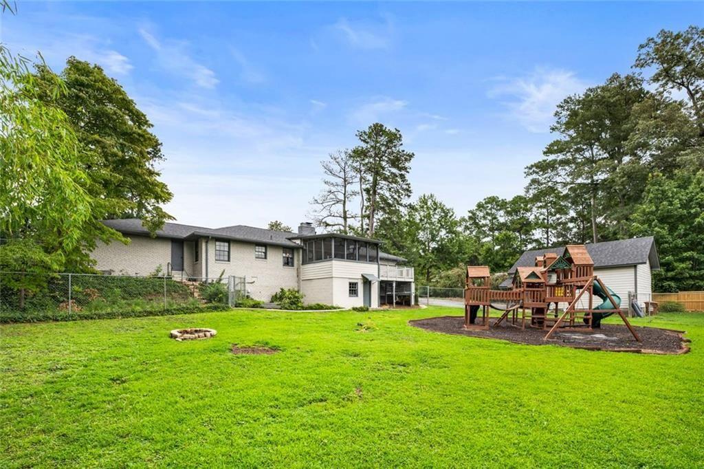 2710 Beverly Hills Drive NE
