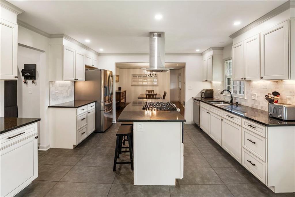 2710 Beverly Hills Drive NE