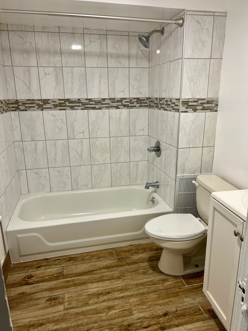 4056 S Artesian Avenue Unit: G