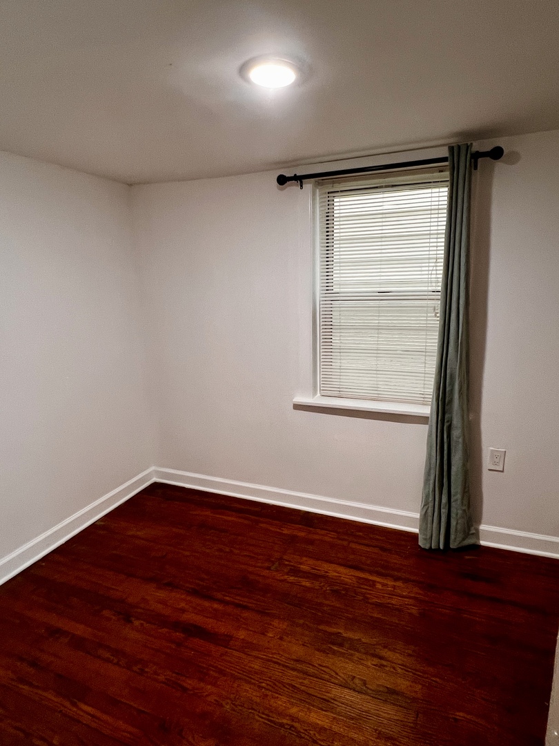 4056 S Artesian Avenue Unit: G