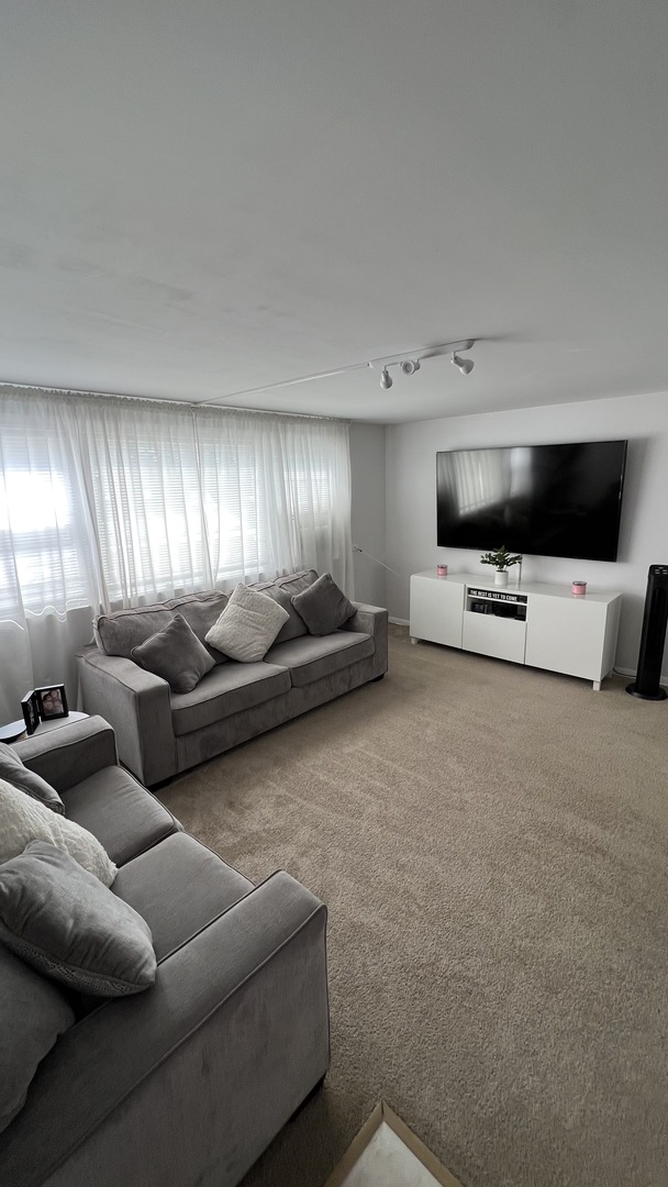 8636 Grand Avenue Unit: 1D