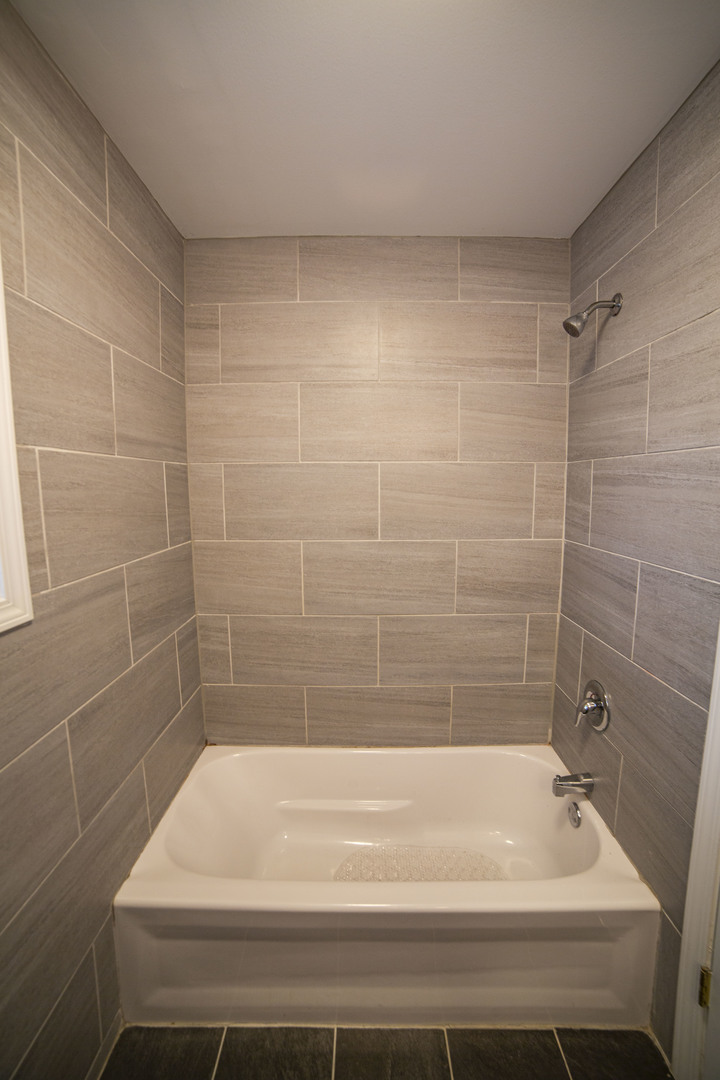9048 Martin Lane