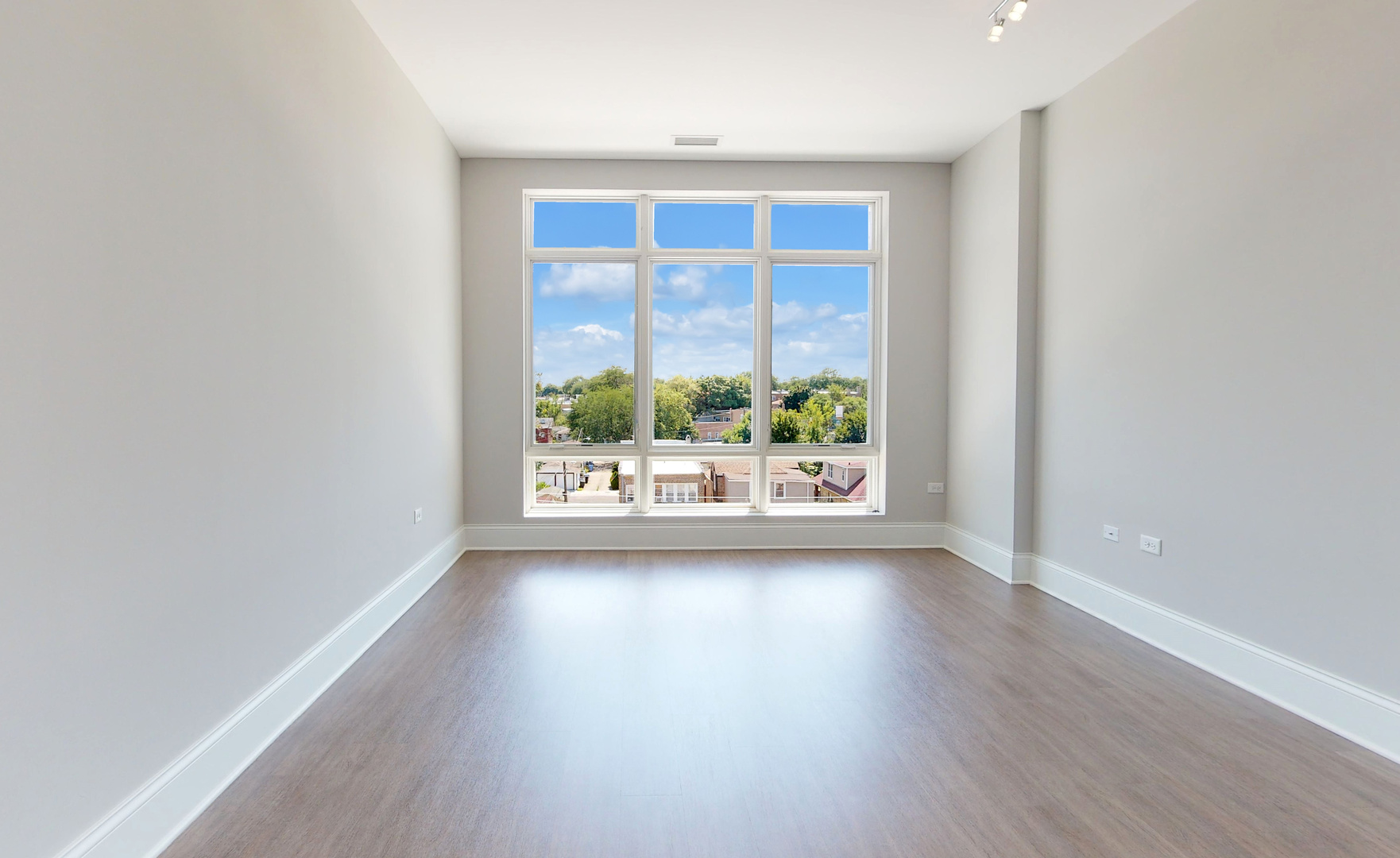 4758 N Laramie Avenue Unit: 204
