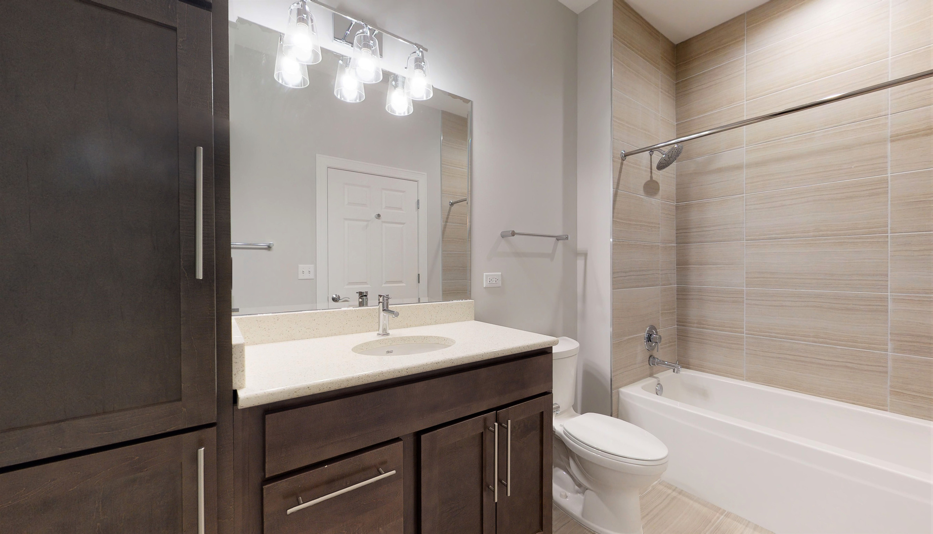 4758 N Laramie Avenue Unit: 204