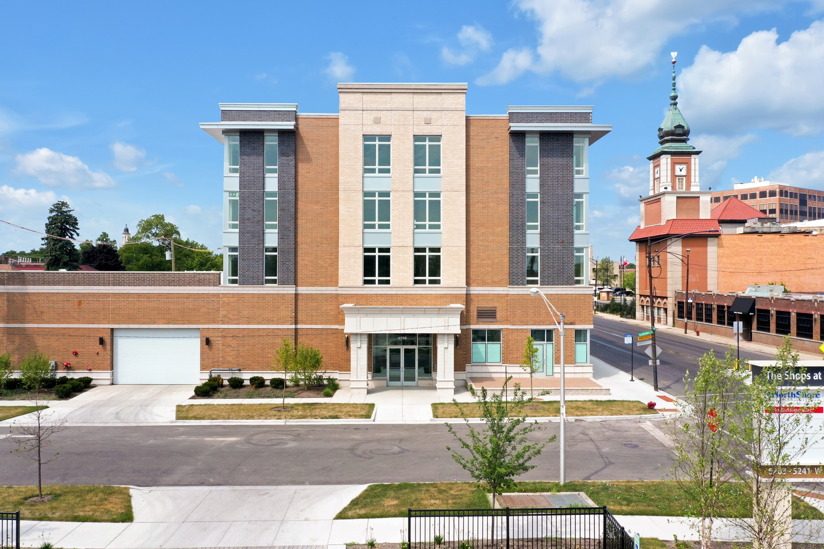 4758 N Laramie Avenue Unit: 204