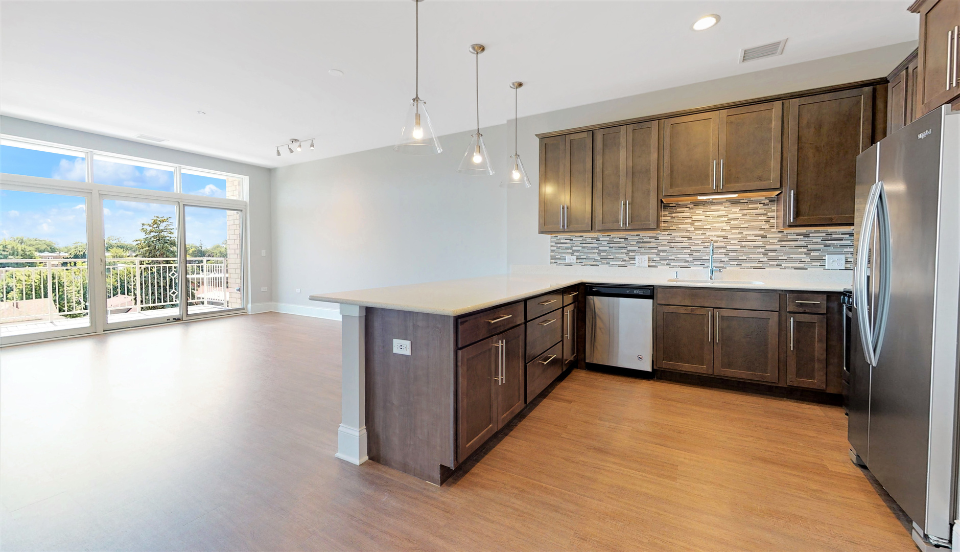 4758 N Laramie Avenue Unit: 204