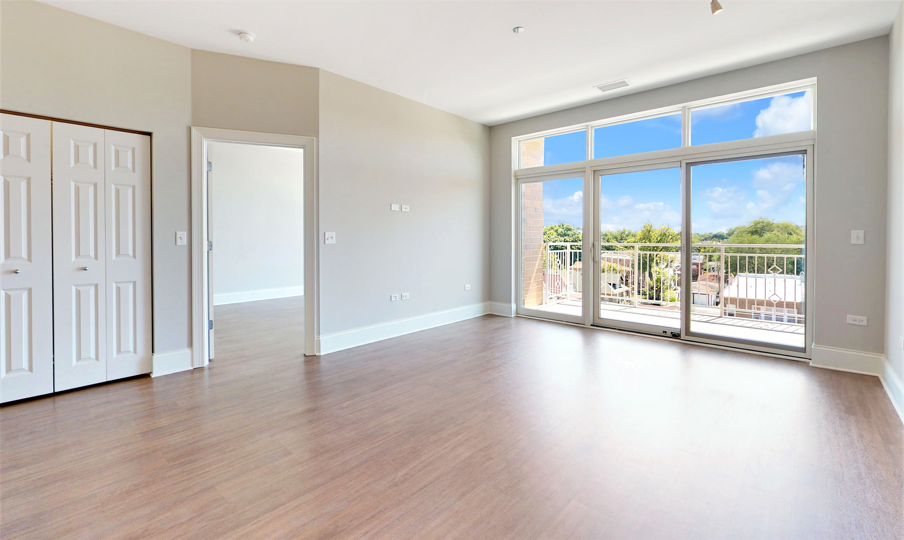 4758 N Laramie Avenue Unit: 204