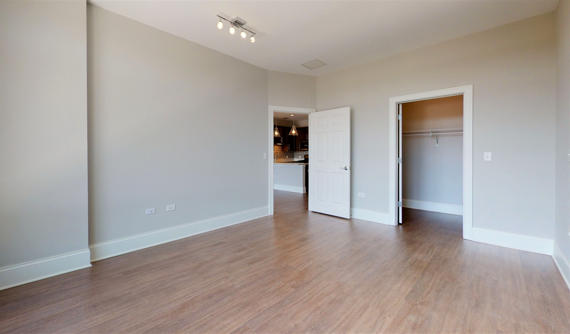 4758 N Laramie Avenue Unit: 204
