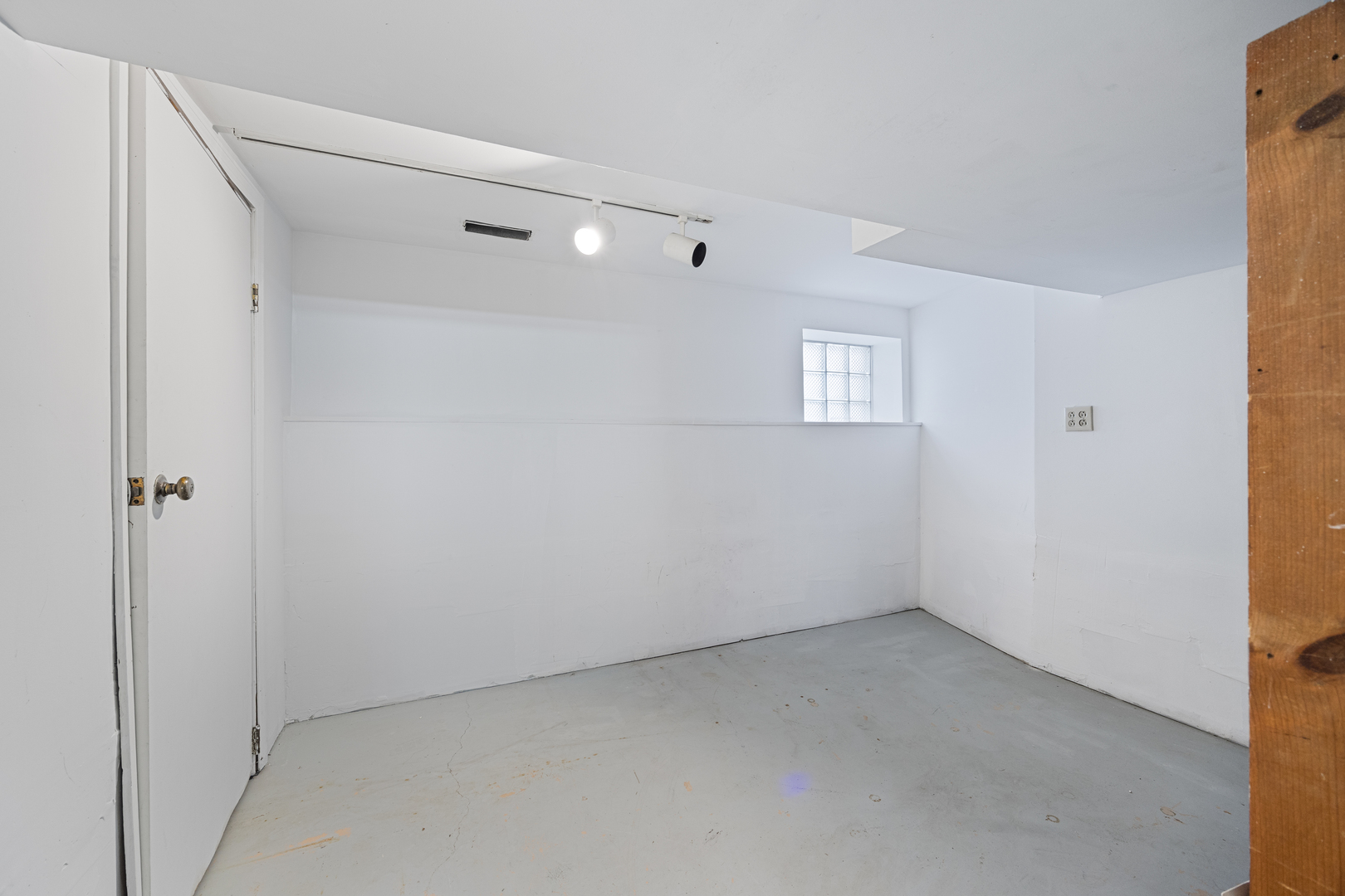 5235 W Pensacola Avenue