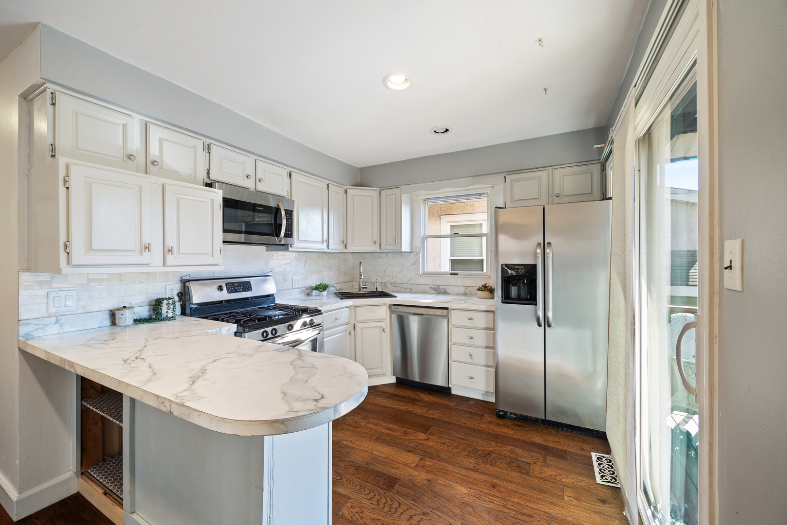 5235 W Pensacola Avenue