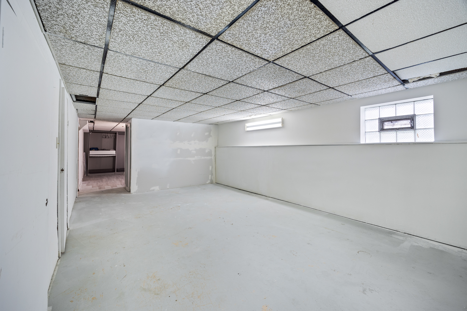 5235 W Pensacola Avenue