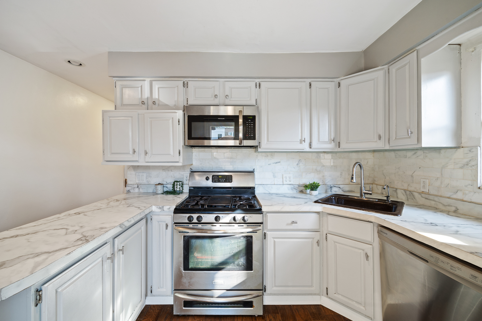5235 W Pensacola Avenue