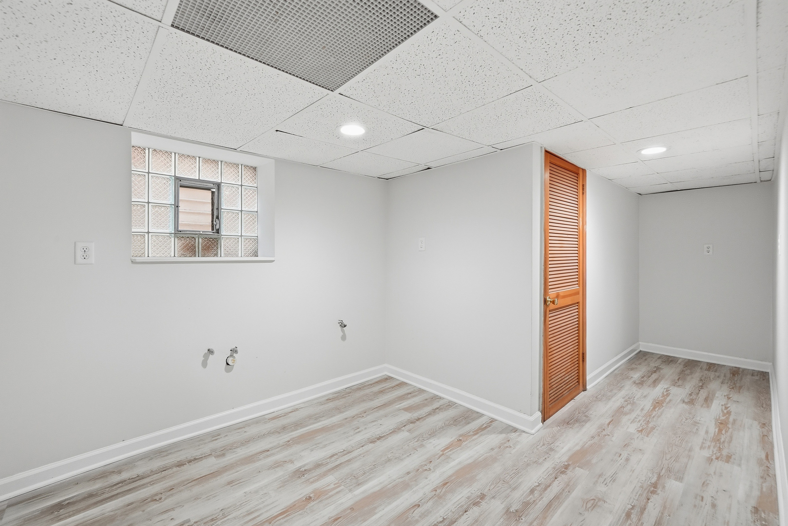 4908 W Berteau Avenue