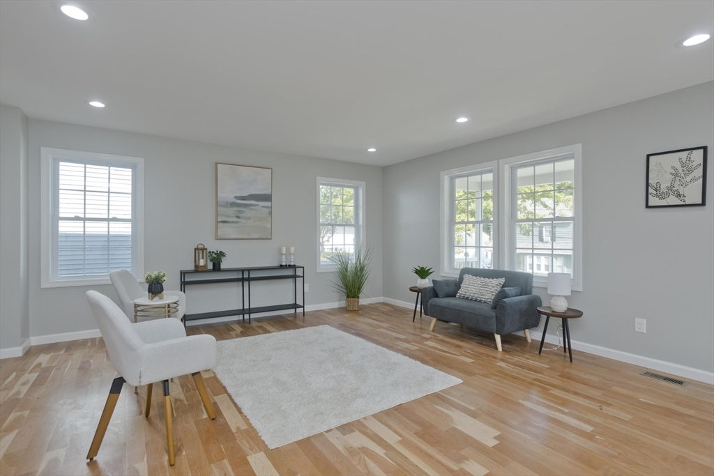 33 Brooks St