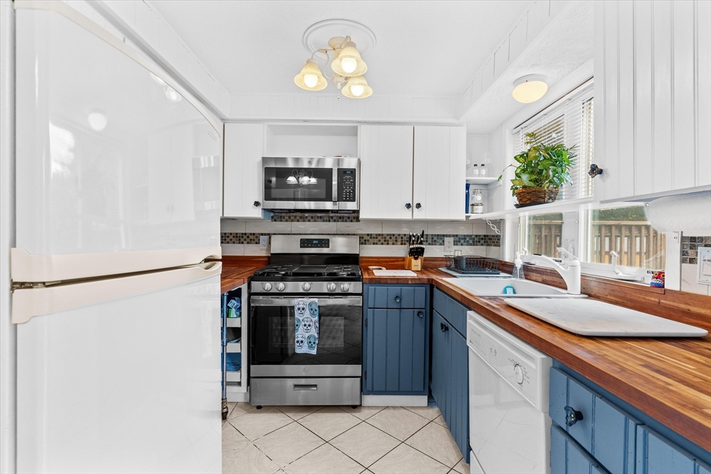 24 Barrows Street # C