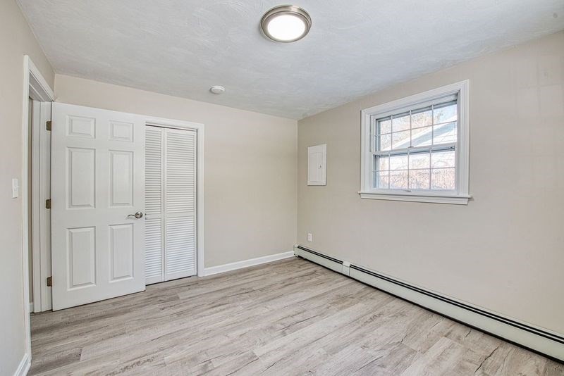 4 Cairn Rd
