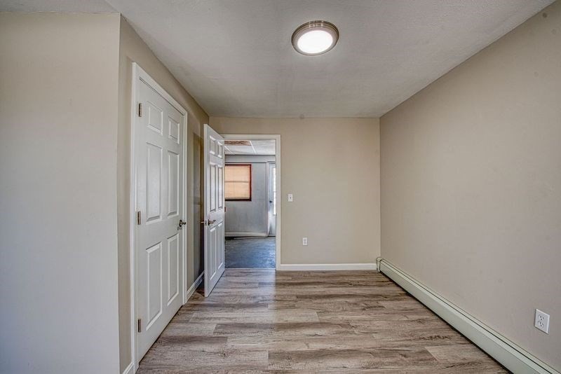 4 Cairn Rd