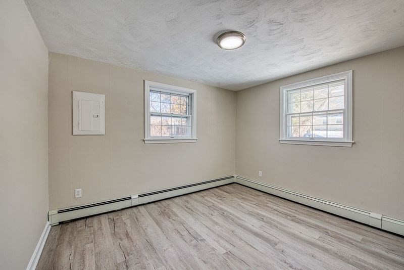 4 Cairn Rd