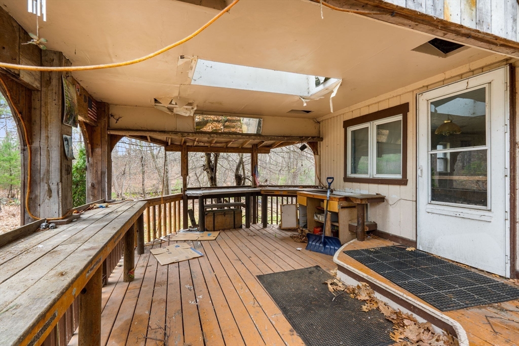 47 Riverside Dr