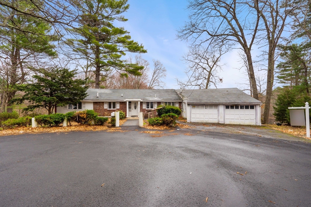 47 Riverside Dr