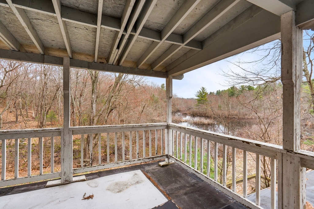 47 Riverside Dr