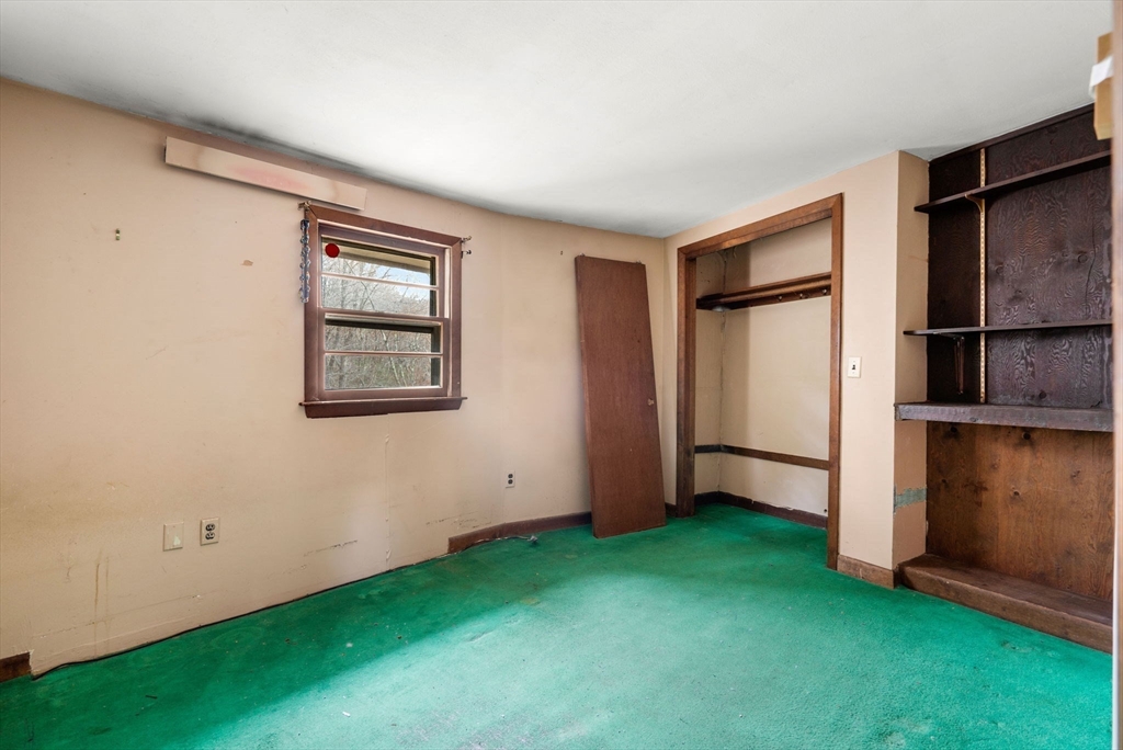 47 Riverside Dr