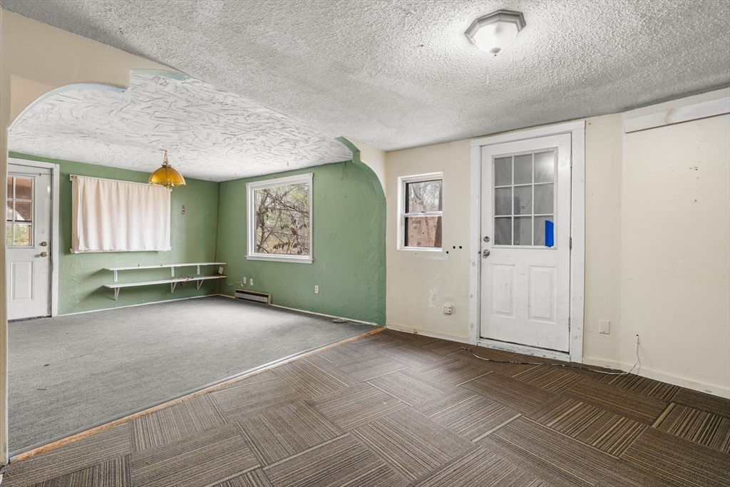 47 Riverside Dr