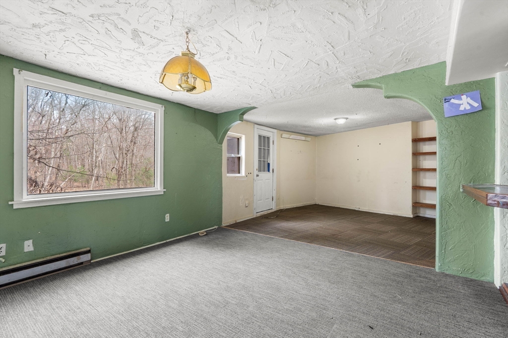 47 Riverside Dr