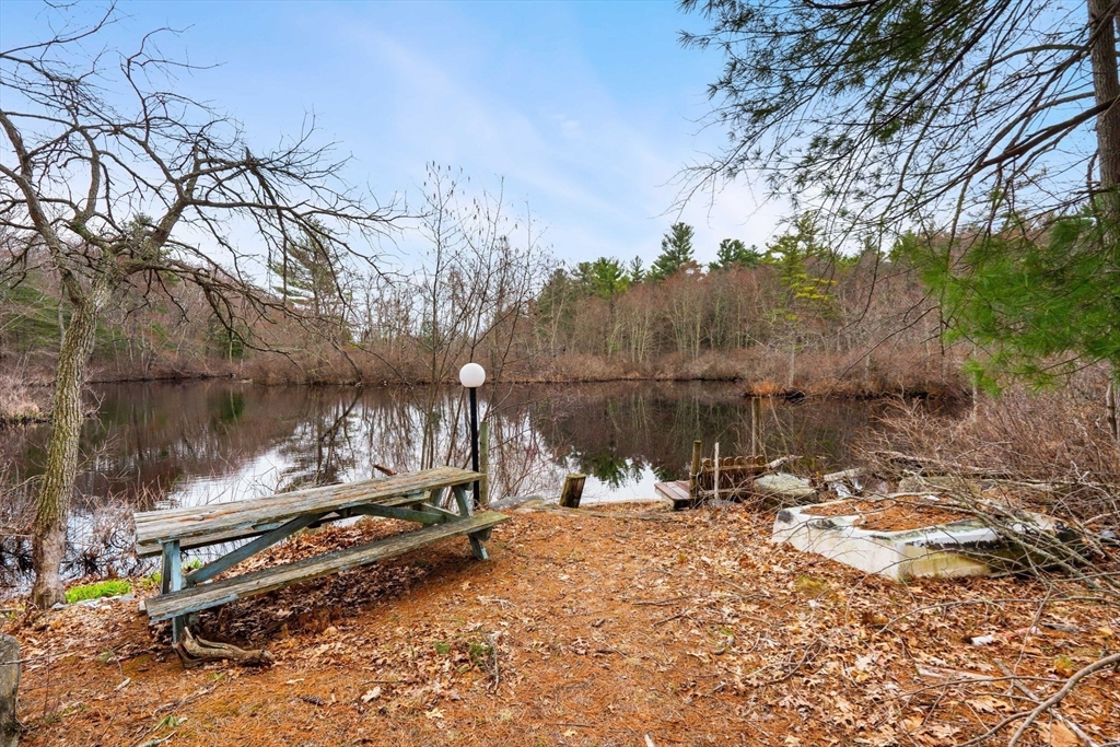 47 Riverside Dr