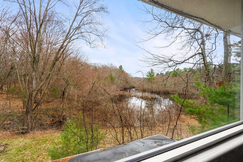 47 Riverside Dr