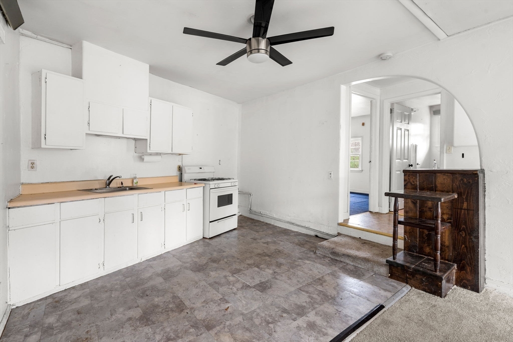 47 Riverside Dr